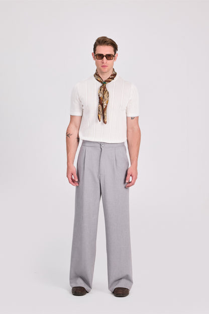 بلوزة محبوكة باللون الأزرق البحري برقبة دائرية