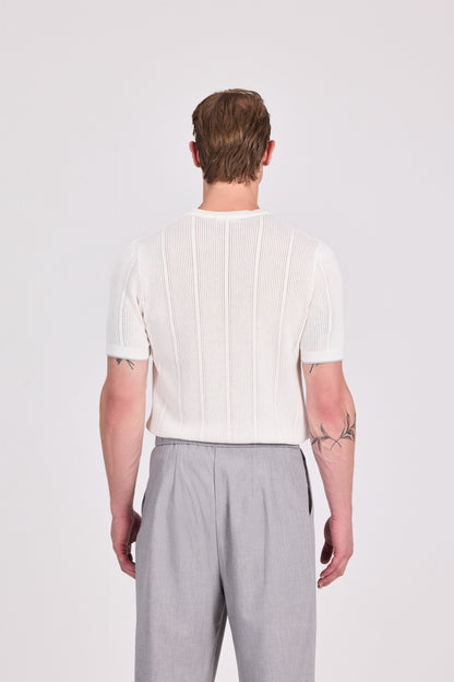 بلوزة محبوكة باللون الأزرق البحري برقبة دائرية