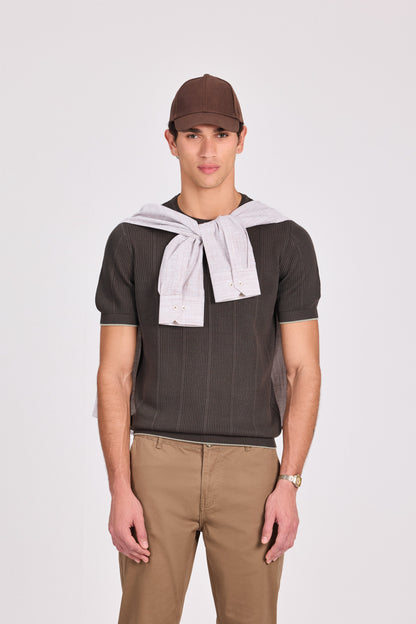 بلوزة محبوكة باللون الأزرق البحري برقبة دائرية