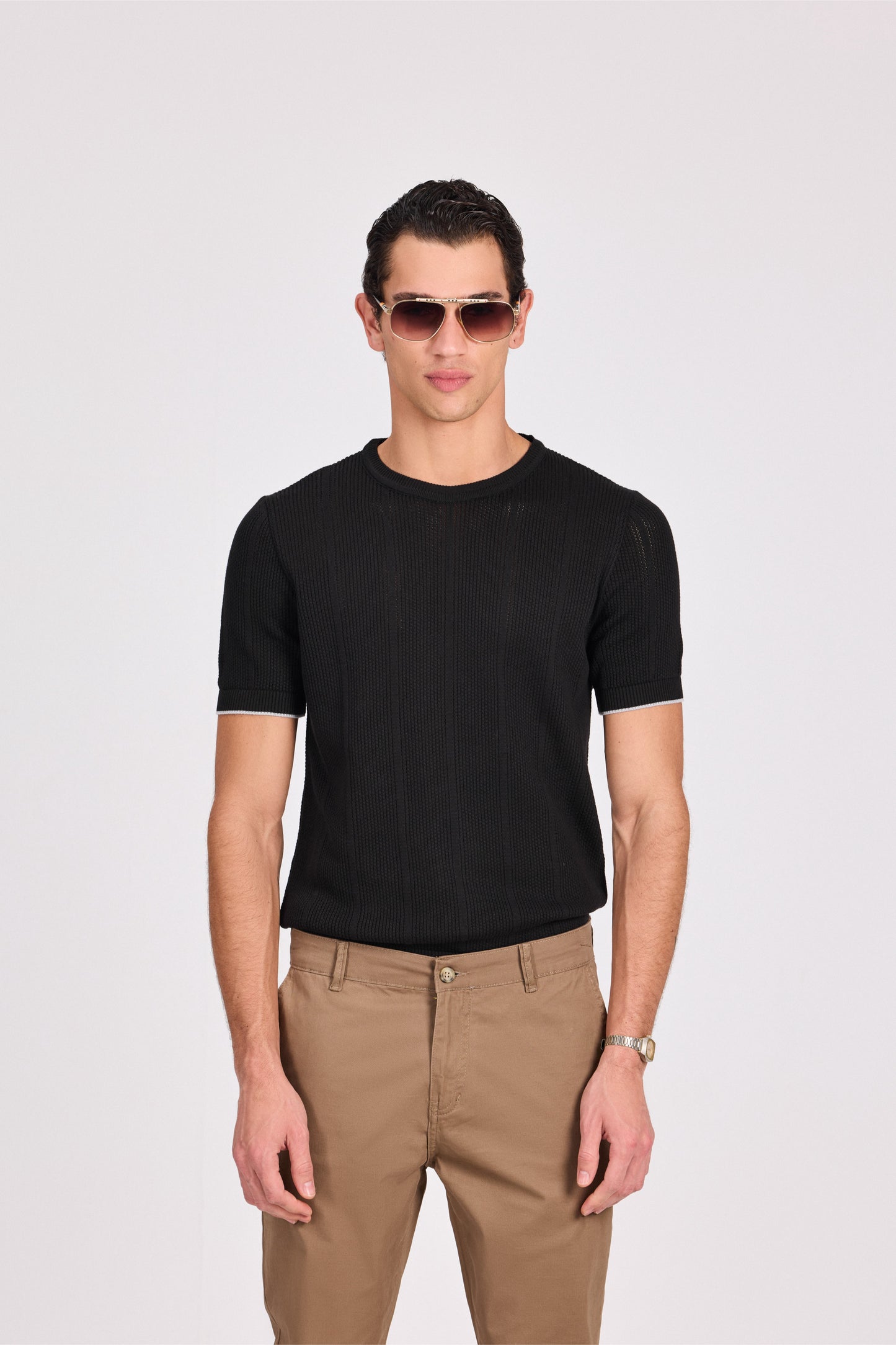 بلوزة محبوكة باللون الأزرق البحري برقبة دائرية