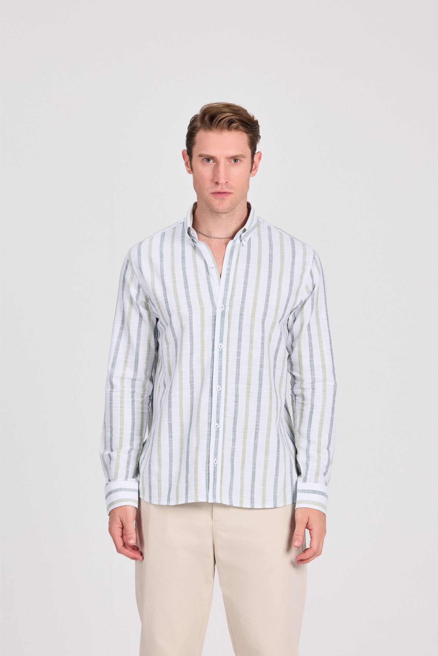 قميص قطني بني مخطط عريض بأكمام طويلة