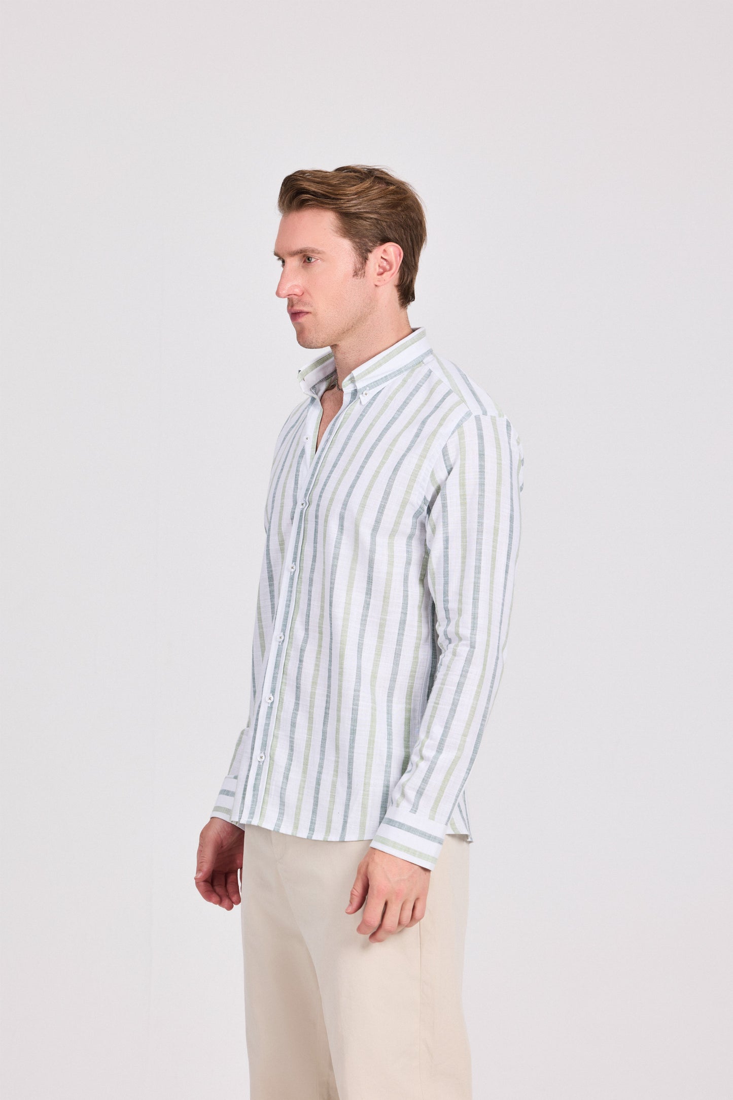 قميص قطني بني مخطط عريض بأكمام طويلة