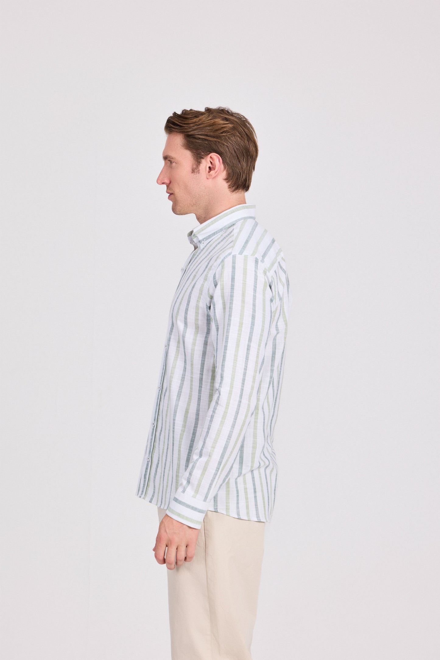 قميص قطني بني مخطط عريض بأكمام طويلة