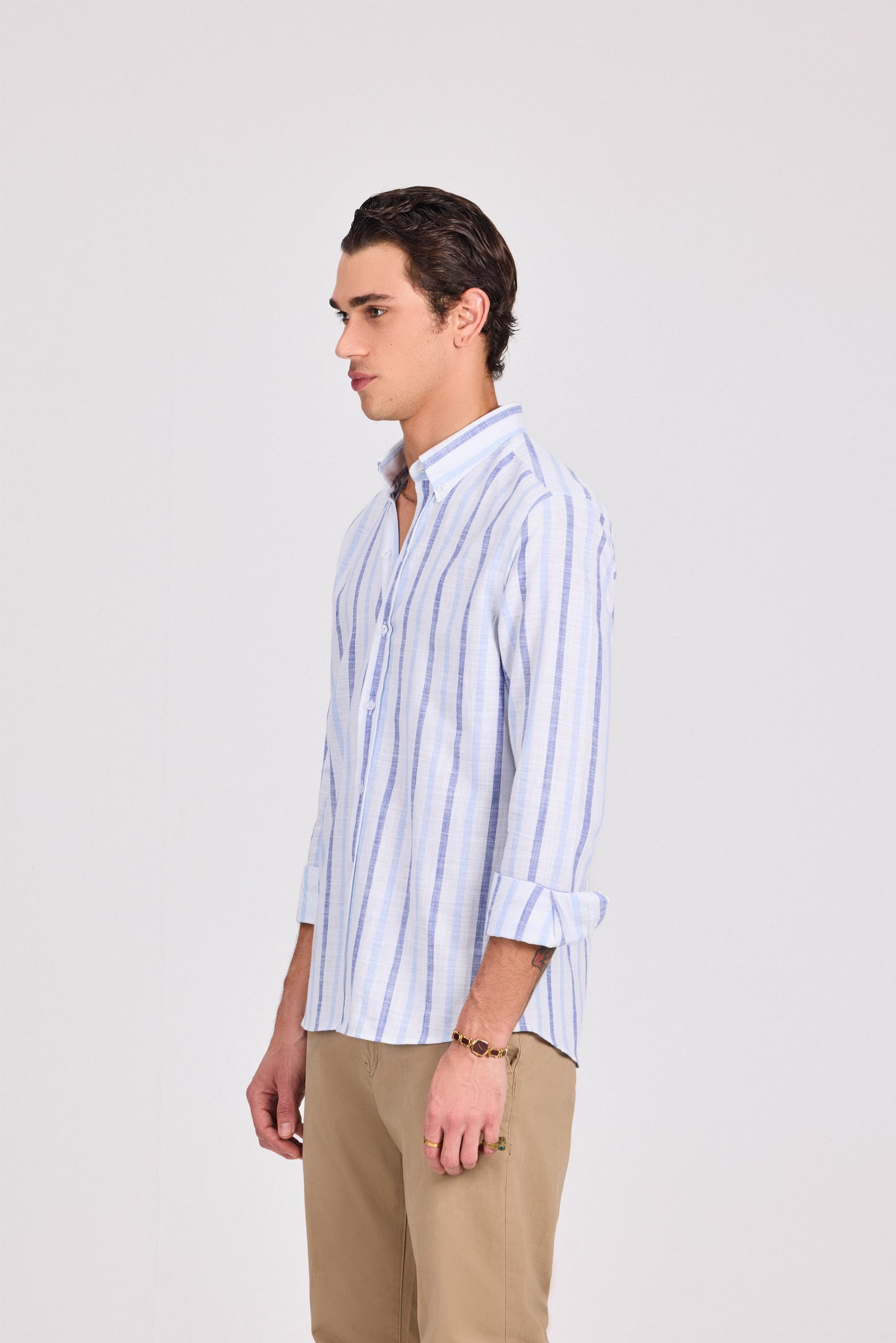 قميص قطني بني مخطط عريض بأكمام طويلة