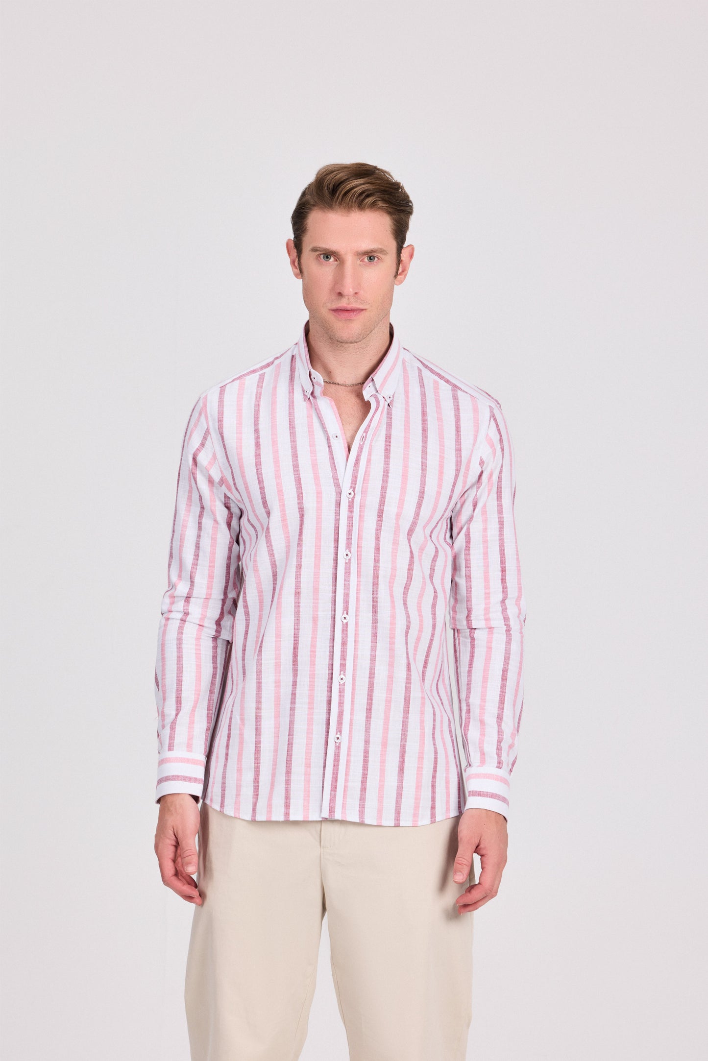 قميص قطني بني مخطط عريض بأكمام طويلة