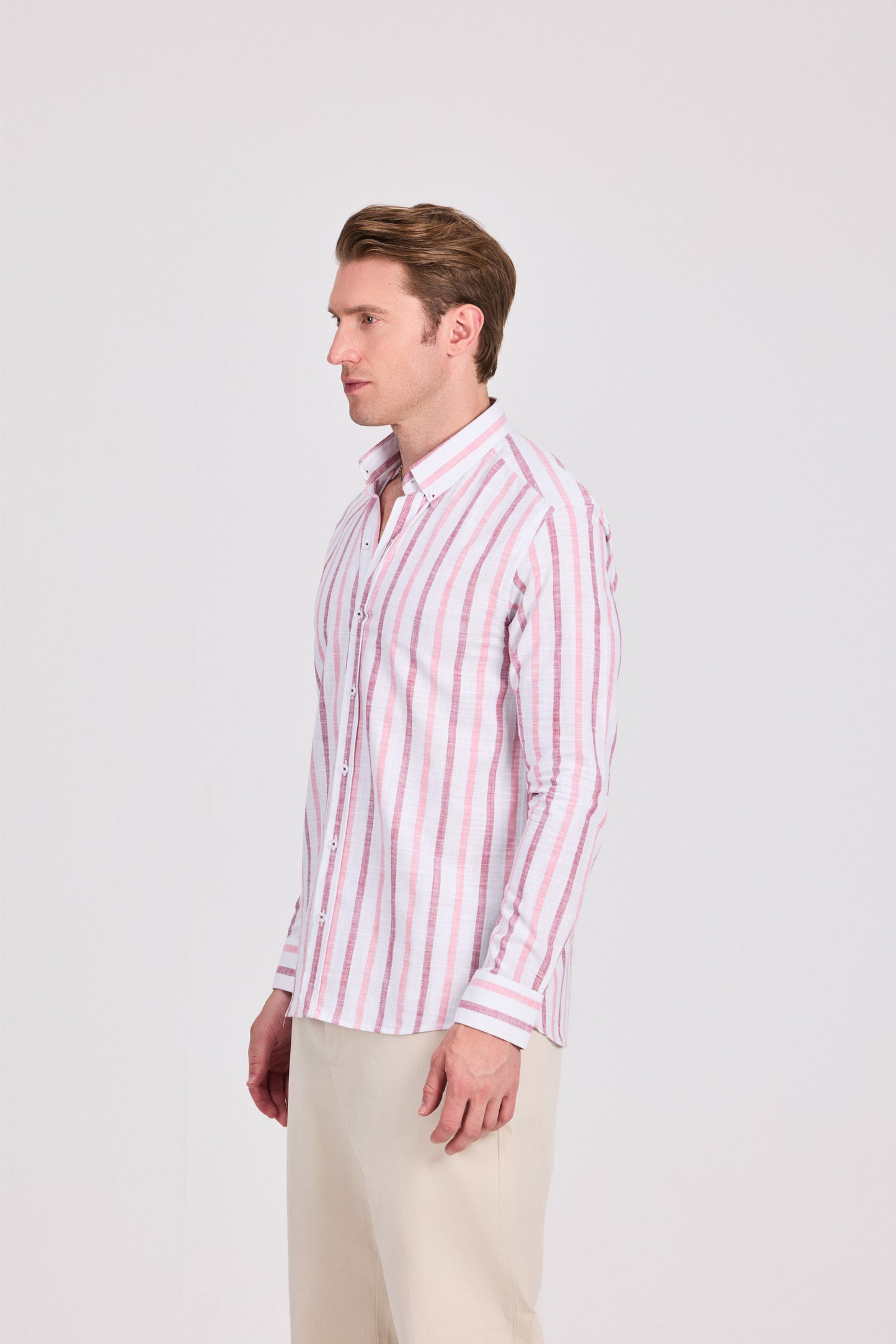 قميص قطني بني مخطط عريض بأكمام طويلة