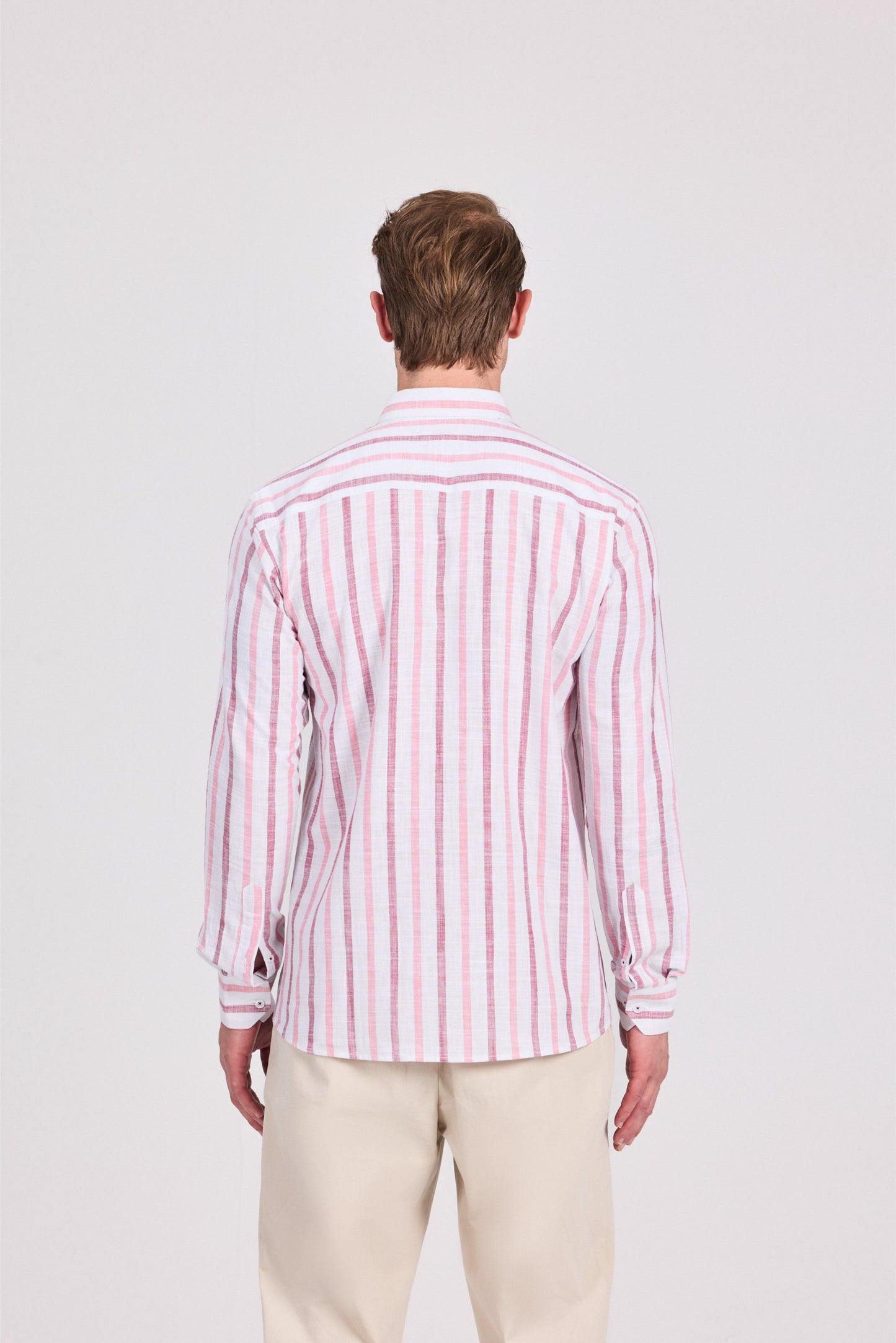 قميص قطني بني مخطط عريض بأكمام طويلة